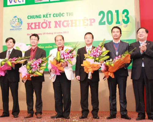 Chung kết cuộc thi Khởi nghiệp trẻ 2013.