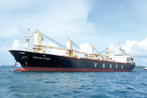 Tàu Ocean Star tải trọng 18.366DWT thuộc loại tàu hiện đại đã được VOS đem bán để cơ cấu lại đội tàu nhằm duy trì hoạt động. Tàu Ocean Star tải trọng 18.366DWT thuộc loại tàu hiện đại đã được VOS đem bán để cơ cấu lại đội tàu nhằm duy trì hoạt động.