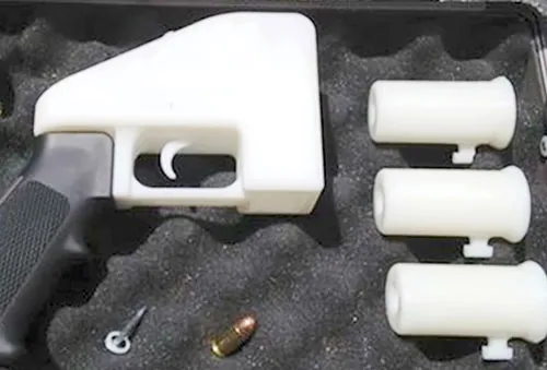 Súng được chế tạo bằng máy in 3D có hầu hết bộ phận làm bằng nhựa. Súng được chế tạo bằng máy in 3D có hầu hết bộ phận làm bằng nhựa.