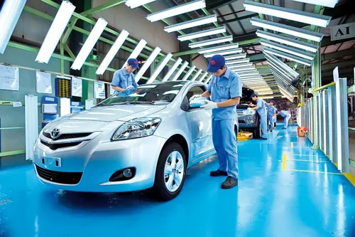 Cho đến nay nước ta vẫn chưa định vị trong bản đồ công nghiệp ô tô thế giới. (Trong ảnh: Lắp ráp ô tô tại Toyota Việt Nam).