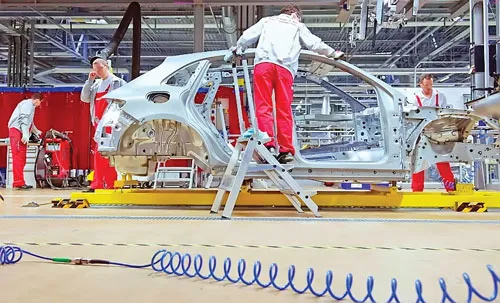 Kinh tế Eurozone hồi phục tốt hơn dự báo nhờ các đầu tàu Đức và Pháp. Kinh tế Eurozone hồi phục tốt hơn dự báo nhờ các đầu tàu Đức và Pháp.