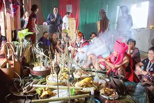 Cơm trắng, xôi, bánh aquat… là những lễ vật cúng thần linh trong Tết A Za. Cơm trắng, xôi, bánh aquat… là những lễ vật cúng thần linh trong Tết A Za.