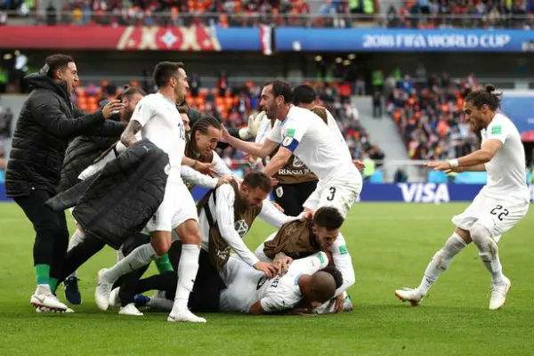 Thần tài Jose Gimenez giải vây bế tắc ảnh 3