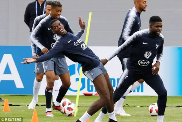 8 đội tuyển chạy đua trên sân tập trước vòng tứ kết ảnh 3