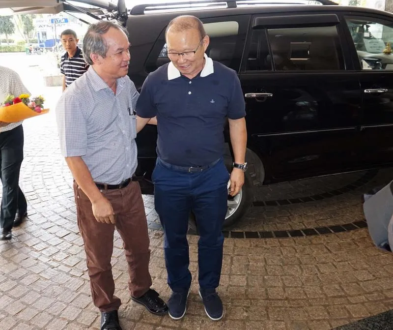 HLV Park Hang-seo vi hành ở phố núi ảnh 1