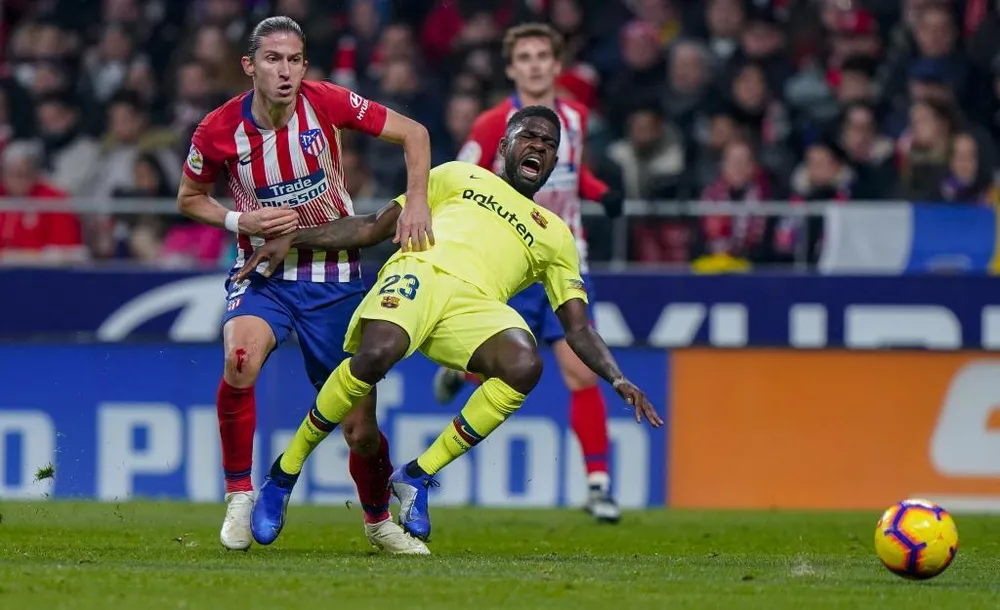 Felipe Luis (trái) đến gần với CLB Barcelona.