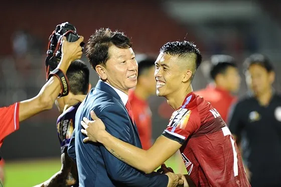 Thầy trò CLB TPHCM liệu có duy trì được vị trí dẫn đầu tại V-League 2019? Ảnh: DŨNG PHƯƠNG