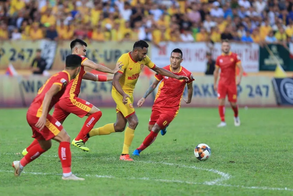 Nam Định vùi dập Thanh Hóa trên sân Thiên Trường ảnh 1 Nam Định vùi dập Thanh Hóa trên sân Thiên Trường ảnh 1