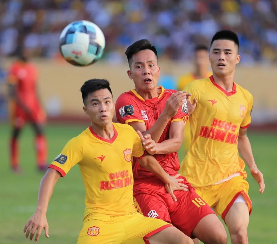 Nam Định kết thúc chuỗi 10 trận bất bại của Thanh Hóa. Ảnh: MINH HOÀNG
