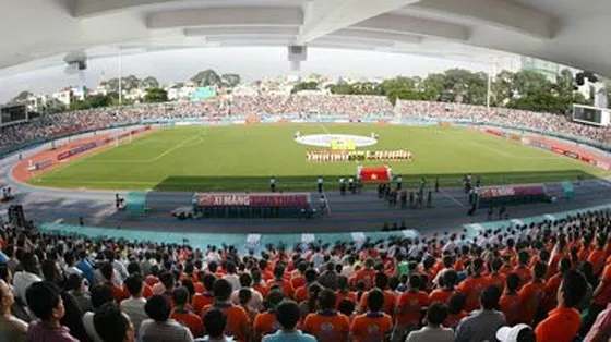 Sân Thống Nhất trong một trận đấu thu hút hơn 15.000 khán giả. Ảnh: HOÀNG HÙNG