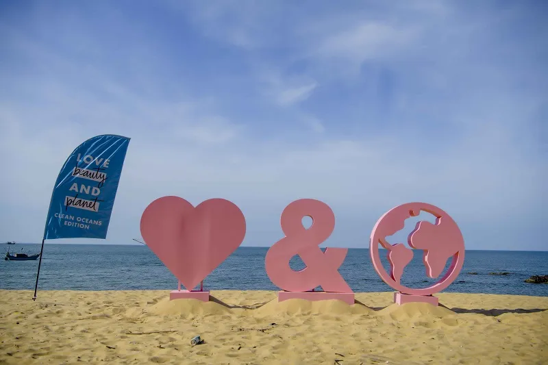 Rác thải được dọn sạch, trả lại vẻ đẹp cho bờ biển Việt Nam ảnh 2