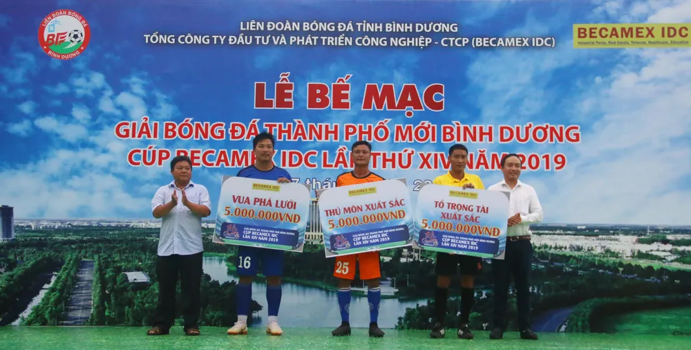 CLB Hoàng Gia đăng quang giải bóng đá TP Mới Bình Dương - Cúp Becamex IDC 2019 ảnh 7