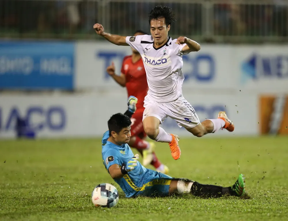 Minh Vương tỏa sáng giúp HA.GL đến gần cửa trụ hạng ảnh 1