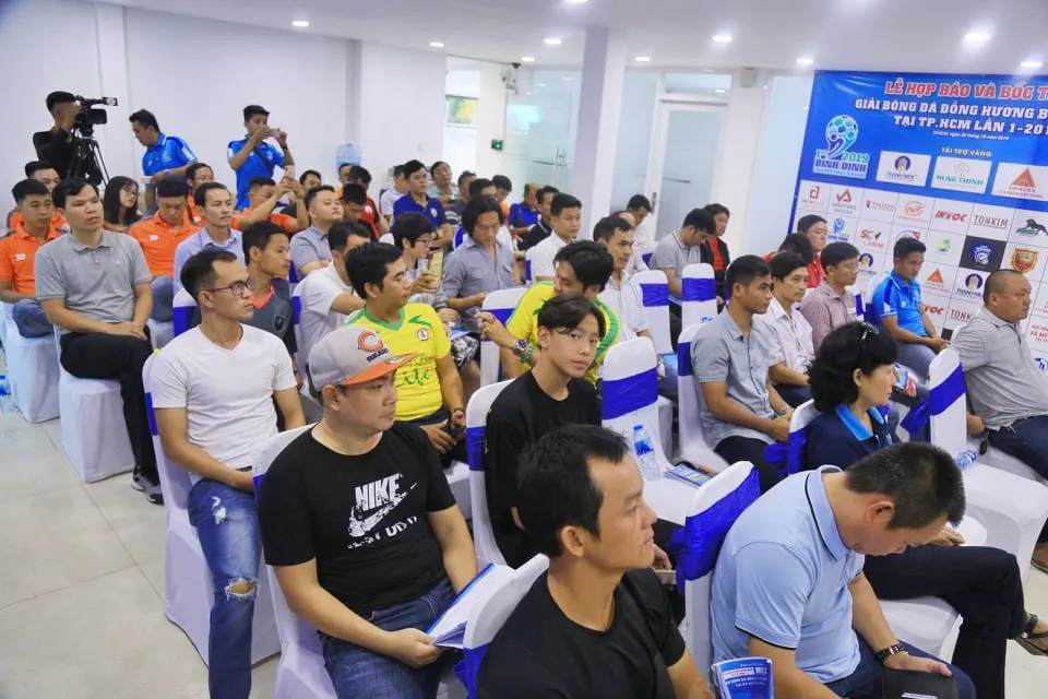 40 triệu đồng cho đội vô địch giải bóng đá đồng hương Bình Định tại TPHCM ảnh 1 40 triệu đồng cho đội vô địch giải bóng đá đồng hương Bình Định tại TPHCM ảnh 1
