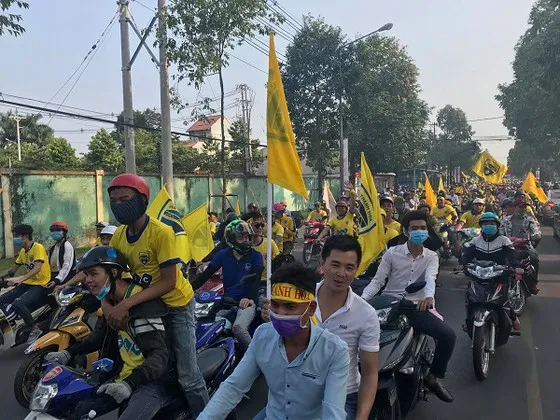 CĐV Thanh Hóa kêu gọi "phủ vàng" sân Bình Dương ở vòng 26 để cổ vũ đội nhà. Ảnh: Dũng Phương