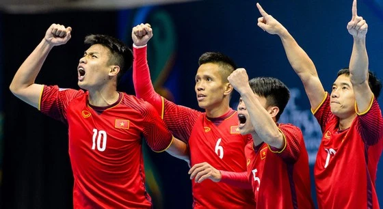 ĐT futsal Việt Nam sẽ "đè" được Thái Lan vào chiều 2510? Ảnh: Anh Trần