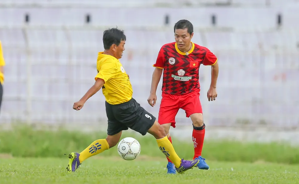 Thế hệ vàng hội ngộ trên sân Quy Nhơn ảnh 7