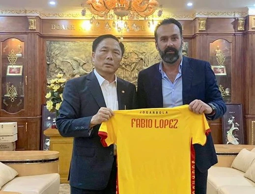 Bầu Đệ và HLV Lopez