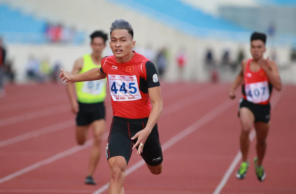 Giải điền kinh VĐQG 2020: Tổ tiếp sức hỗn hợp 4x100m TPHCM thiết lập kỷ lục quốc gia mới ảnh 1