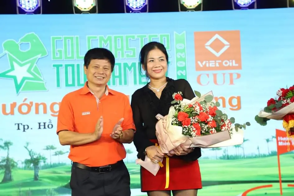 Giải golf trao 3.000 phần quà Tết cho bà con khó khăn miền Trung ảnh 4