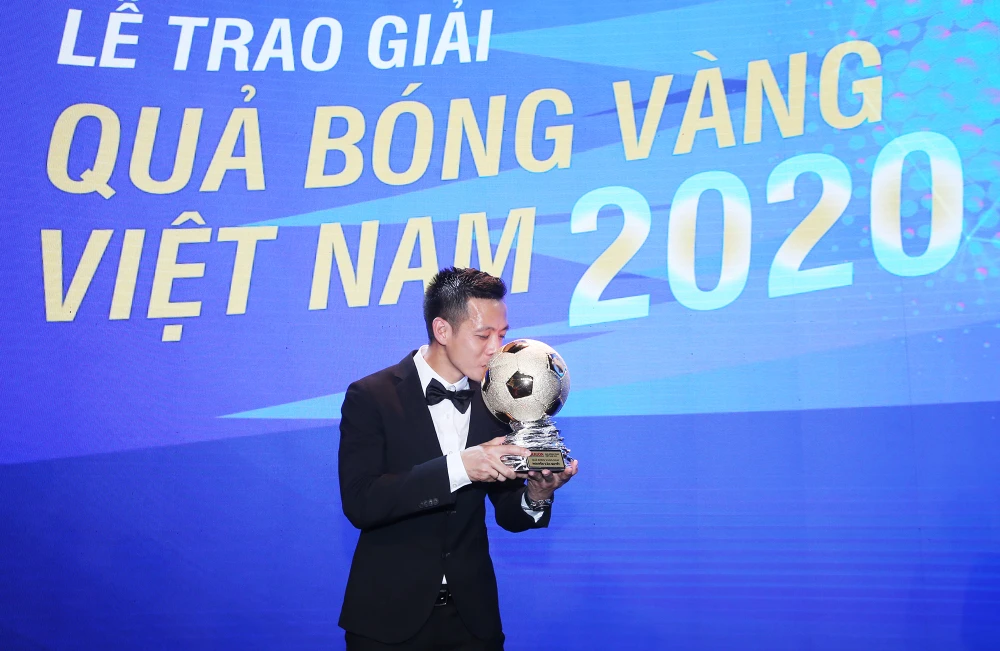 Quả bóng vàng Việt Nam 2020 Nguyễn Văn Quyết trở thành 1 trong 10 gương mặt trẻ Việt Nam tiêu biểu. Ảnh: DŨNG PHƯƠNG