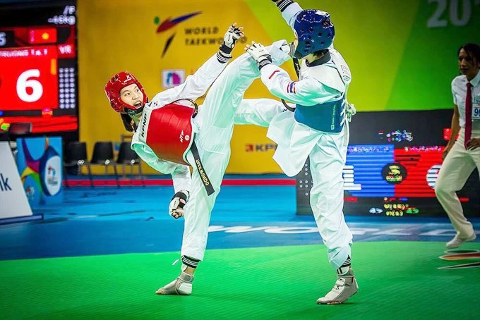 Trương Thị Kim Tuyền (trái) sẽ sang Kazakhstan tập huấn chuẩn bị tranh vé Olympic.