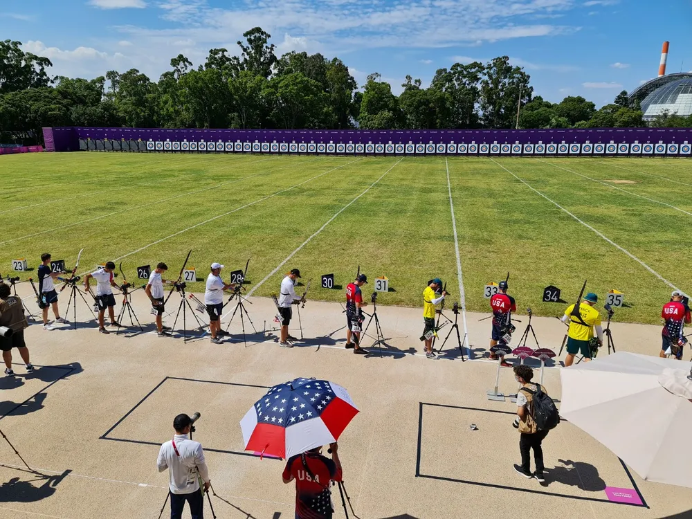 Các cung thủ thi đấu nội dung cung 1 dây nam. Ảnh: T.S