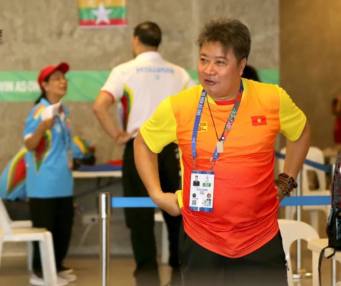Có chuyên gia Hoang Guo Hui.