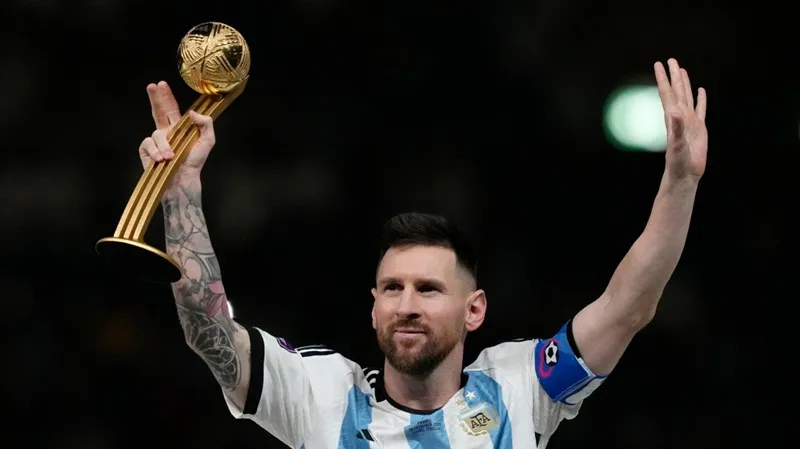 Messi là người đầu tiên thắng giải thưởng danh giá Golden Ball 2 lần.
