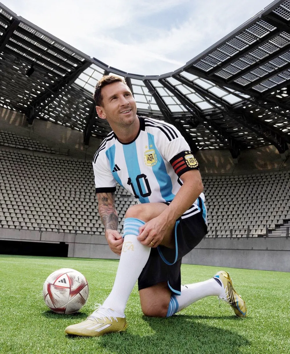 Giày đấu X Speedportal Leyenda phiên bản đặc biệt dành riêng cho Lionel Messi. Giày đấu X Speedportal Leyenda phiên bản đặc biệt dành riêng cho Lionel Messi.