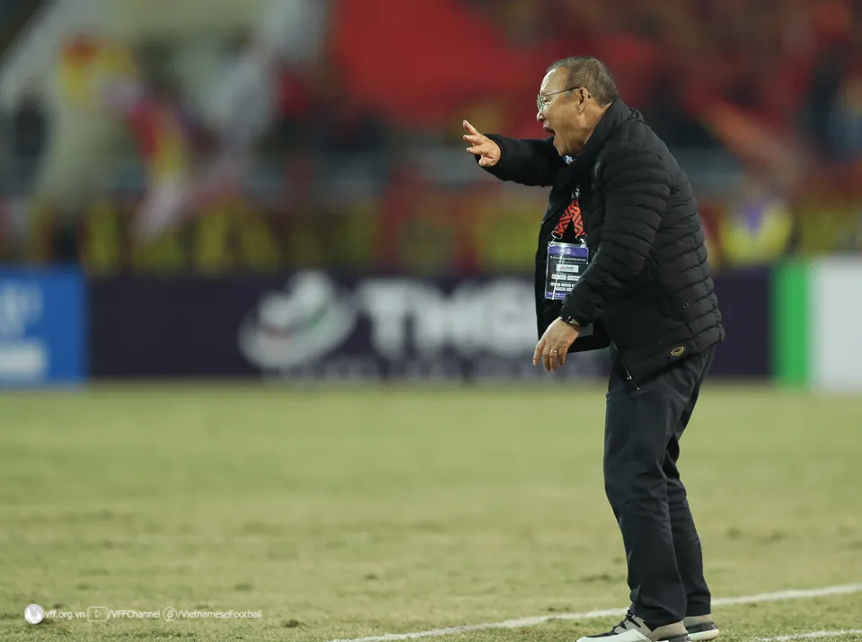 Thầy trò đội tuyển Việt Nam lấy lại ngôi đầu bảng từ trận thắng Malaysia