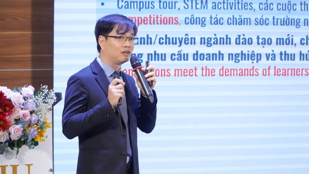 TS.Ngô Minh Đức, Hiệu trưởng trường Đại học Quốc tế Miền đông chia sẻ tại buổi lễ