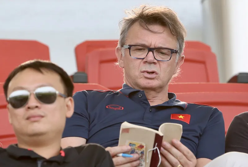 Ông Troussier chọn 41 cầu thủ cho đợt tập trung đầu tiên Ông Troussier chọn 41 cầu thủ cho đợt tập trung đầu tiên