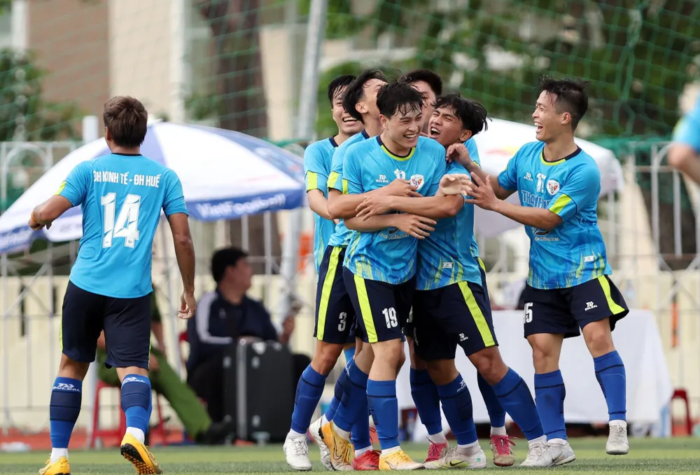 Niềm vui chiến thắng của trường ĐH Kinh tế Huế