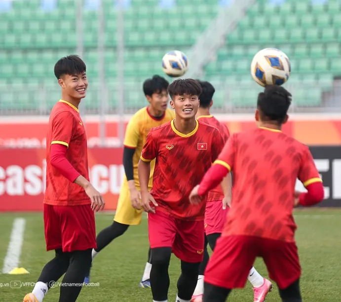 Các cầu thủ Việt Nam thoải mái trước trận gặp Iran