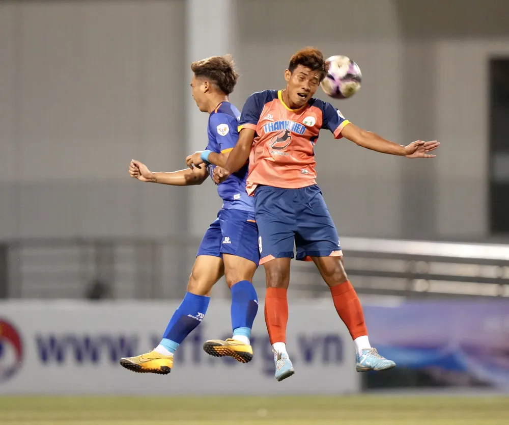 Lượt trận đầu tiên của bảng C đánh dấu ngày thành công của cả hai đại diện từTPHCM