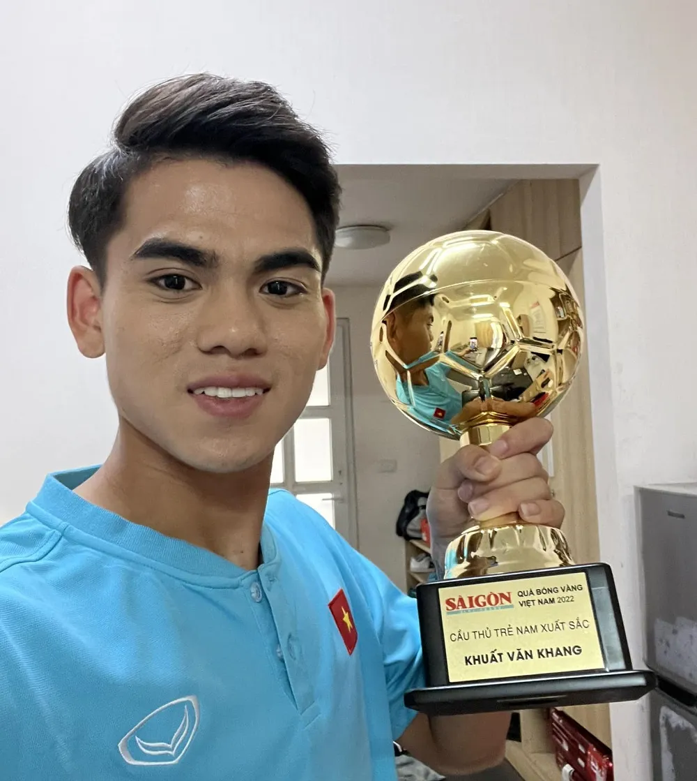 Khuất Văn Khang, thủ quân đội U20 Việt Nam đã lọt vào mắt xanh của ông Troussier trong đội hình tham dự Doha Cup 2023