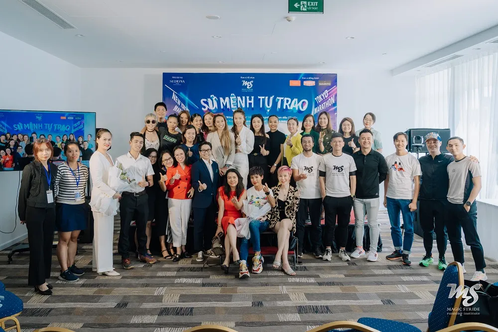 Chị Tiểu Phương và những người bạn đồng hành với mình trong thời gian qua Chị Tiểu Phương và những người bạn đồng hành với mình trong thời gian qua