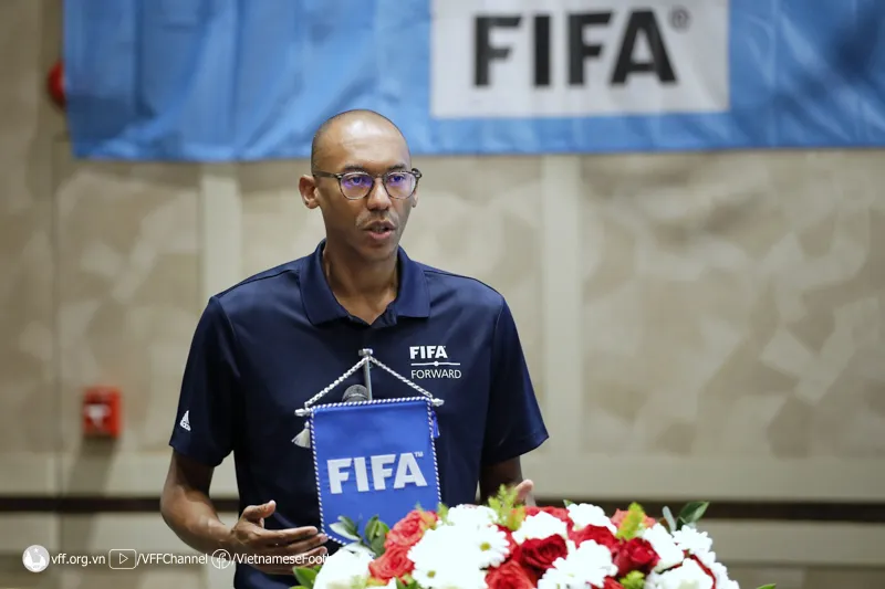 Đại diện FIFA – ông Kenny Jean Marie