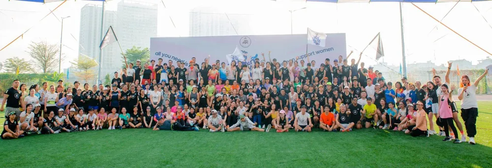 Sự kiện nằm trong chuỗi hoạt động của dự án With Women We Run đã quy tụ hơn 200 runners, với hơn 180 người tham dự là nữ giới.