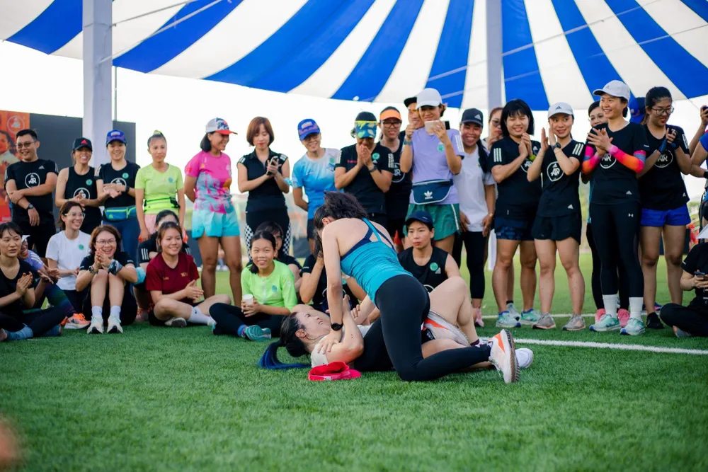 VĐV Dương Thị Thanh Minh hướng dẫn chị em các đòn thế tự vệ dễ thực hiện