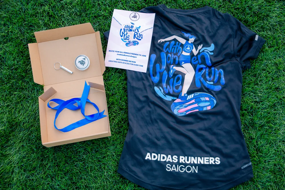Bộ safety kit - quà tặng của adidas Việt Nam &amp; adidas Runners Saigon dành cho người tham dự sự kiện