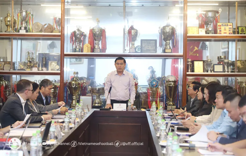 Ông Trần Anh Tú – Phó Chủ tịch VFF tham dự buổi làm việc