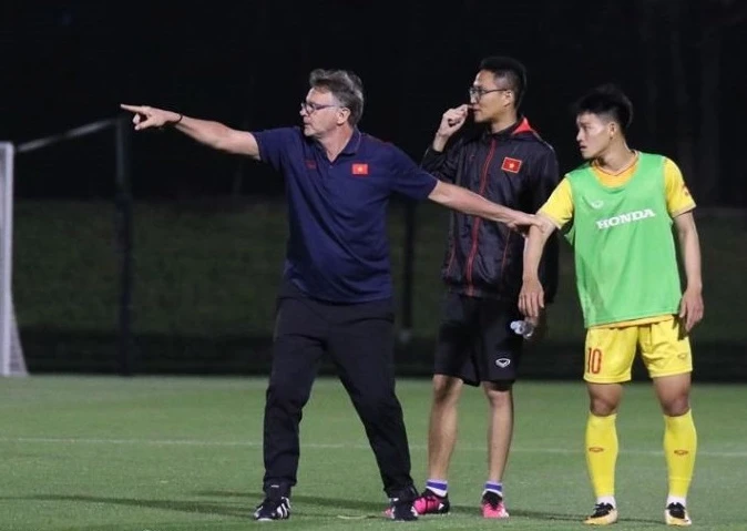 Thầy trò HLV Troussier chỉ có 2 trận đấu tập huấn trong nước trước thềm SEA Games 32