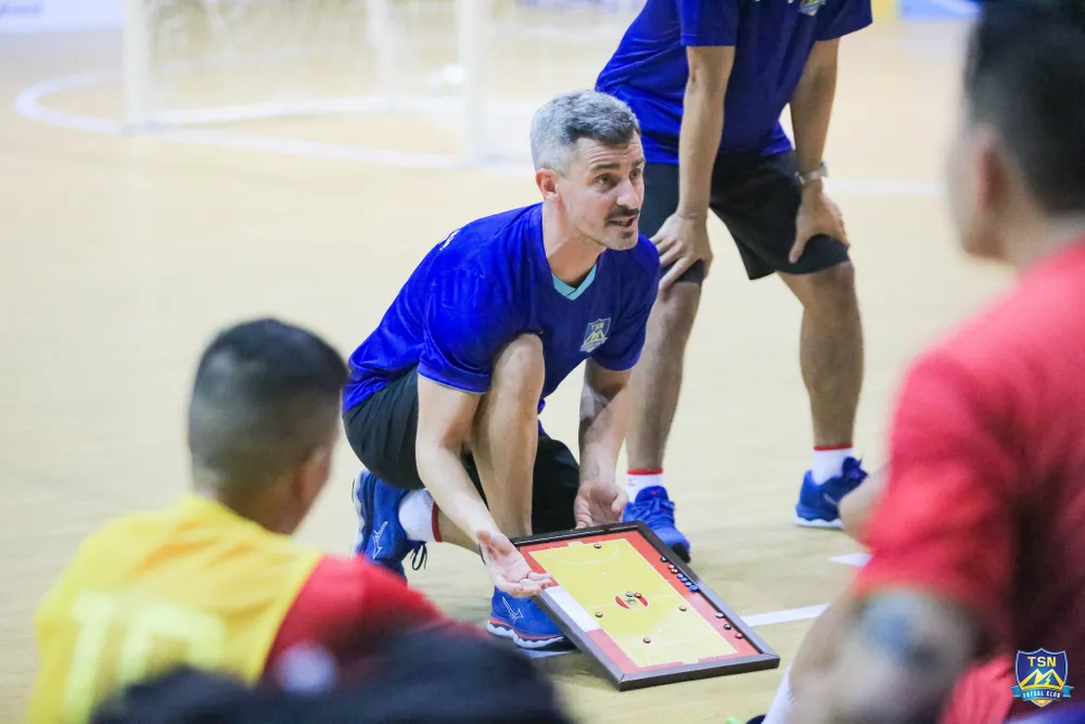 Thầy trò HLV Gustavo hướng đến mục tiêu cao ở giải năm nay Thầy trò HLV Gustavo hướng đến mục tiêu cao ở giải năm nay