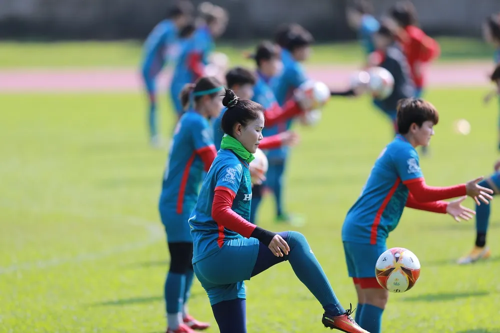 Chương Thị Kiều đã trở lại sau giai đoạn chữa chấn thương. Cô vốn là thủ lĩnh nơi hàng thủ của đội tuyển nữ Việt Nam nên quá trình tập luyện trong thời gian qua luôn được sự giám sát chặt chẽ của bác sĩ đội tuyển