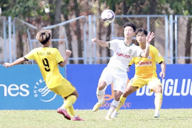 SLNA (áo trắng) biến Hà Nội thành cựu vô địch sau khi thắng trên loạt sút luân lưu