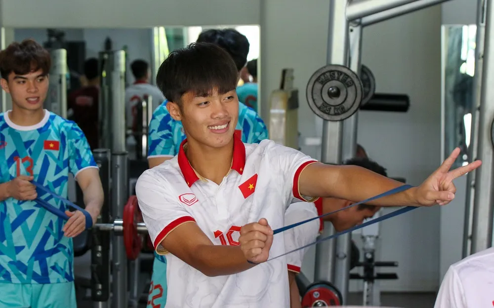 Có thể ông Troussier muốn tạo sự thoải mái lên các học trò mà với nhiều cầu thủ, đây là kỳ SEA Games đầu tiên trong sự nghiệp