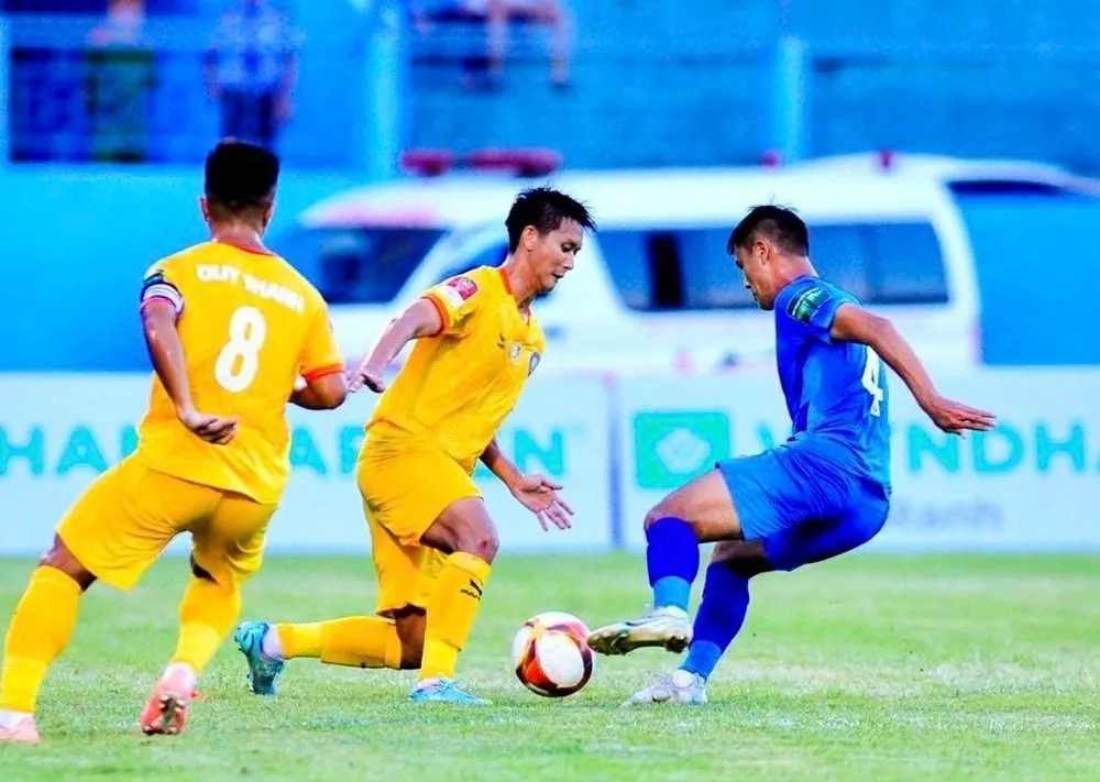 1 điểm từ trận này giúp B.Bình Dương tạm thoát khỏi vị trí cuối bảng