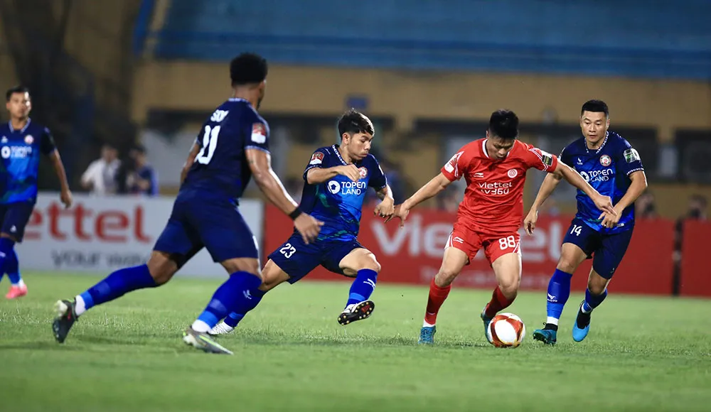 Văn Triền và các đồng đội sẽ gượng dậy sau trận thua đau trước Viettel ở vòng đấu trước?